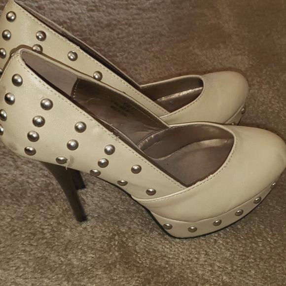 Nude High Heels with Gold Accents - Picture 1 of 16